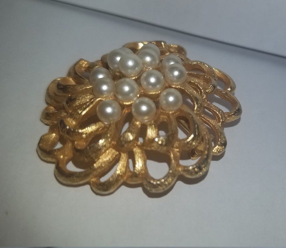 Vintage Torino Brooch Faux Pearl, Gold Tone Metal - image 4