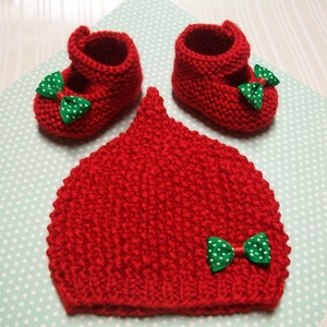 Red and Green Baby hat and booties set,  Red Infant Beanie, Red Infant Booties, Green Infant Booties, Christmas Baby Hat and Booties