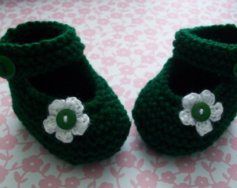 Green Baby Booties, Green Baby Shoes, Green Baby Girl Shoes, Green Newborn Shoes, Green Crib Shoes, Green Yarn Baby Booties, Mary Janes