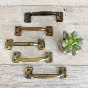 Lådhandtag i vintagemässing, vintagebeslag, vintage lådhandtag, stora lådhandtag, industriella lådhandtag, rustika beslag