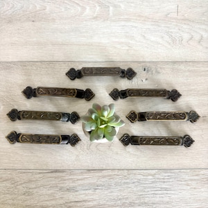 Vintage Möbelknäufe, 7er Set Messingknäufe, Vintage Bronze Griffe, lange Messingknäufe, antiker Schubladenknauf, Vintage-Hardware