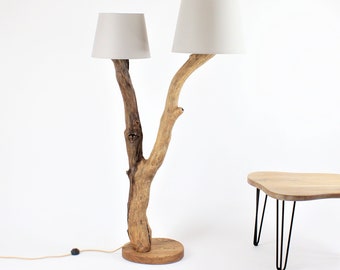 Lámpara de pie fabricada en rama de roble natural -69- única, eco, del bosque. Cable eléctrico completamente escondido en la madera!!!