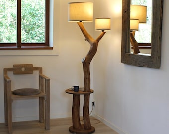 Lamp gemaakt van naturel eiken tak -83- salontafel, leeslamp. Boho. Het elektriciteitssnoer is volledig weggewerkt in het hout!