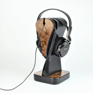 Support pour casque Gambit III. Noyer américain - placage flou, Art déco. Fait à la main, cadeau pour lui, audio, DJ