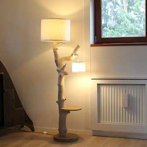 Stehleuchte aus naturbelassener Ast-Eiche -91- Stromkabel KOMPLETT im Holz versteckt! Dimmbare Glühbirnen. Couchtisch. Skulptur