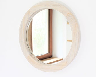 Round mirror with a diameter of 50 cm. Oak wood, bleached and waxed.