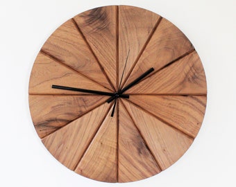 A large hanging clock. Ø 45 cm. round. American walnut. Handmade. Gift. Silent mechanism