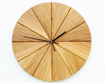 A large, oak, hanging clock. Ø 45 cm. Round. Silent mechanism