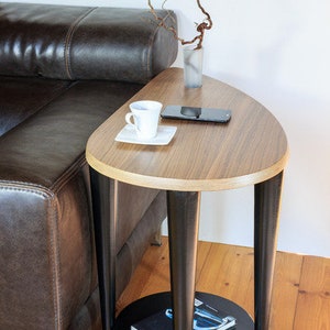 Stolik kawowy z flakonem na kwiaty, stolik pomocniczy, orzech amerykański zdjęcie 3