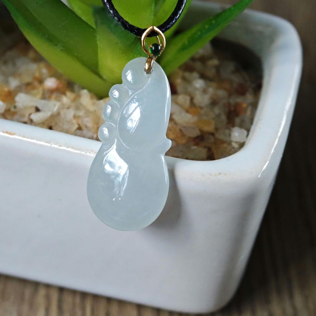 翡翠製ドラゴンモチーフペンダント Amazon.co.jp: 赤白翡翠ドラゴンペンダント中国のジュエリー宝石お守り