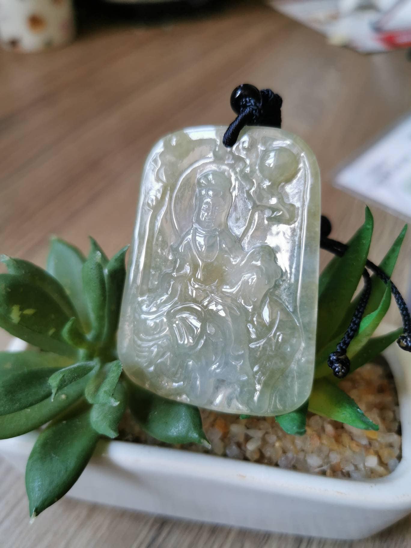 ビルマ翡翠観音様置物❣️天然翡翠　縁起物　贈答品  家庭円満　運気上昇❣️ ビルマ産翡翠観音ペンダント：象に乗る菩薩 - Etsy 日本