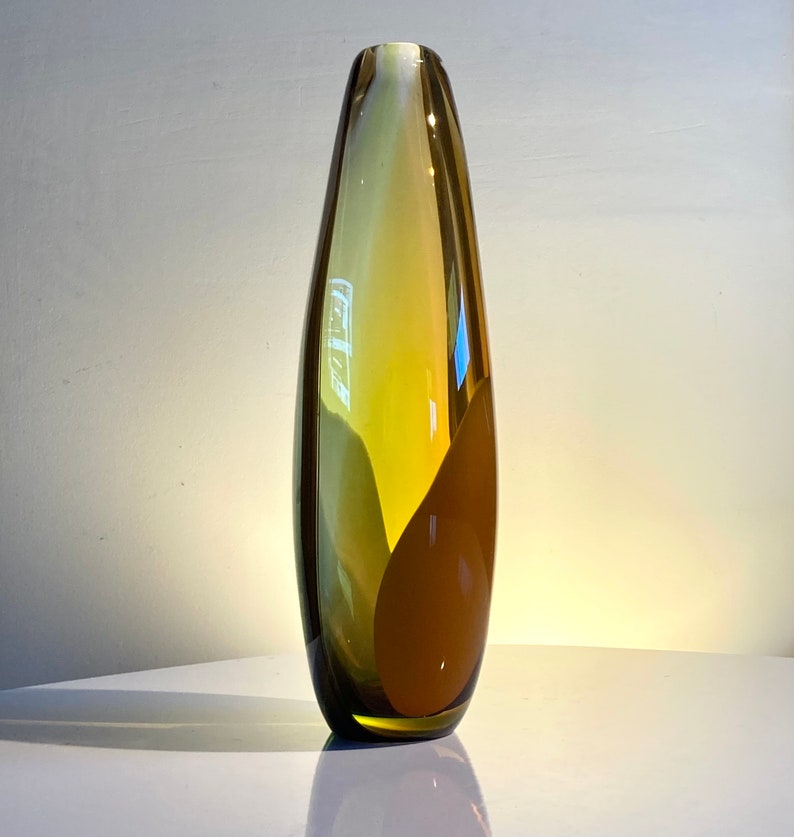 Contemporary modern glass vase image 3