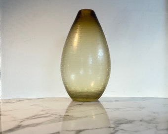 Large battuto vase in graduated amber handblown glass
