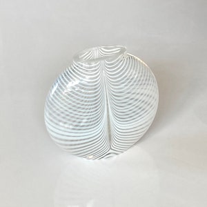 Pulled feather glass vase image 2