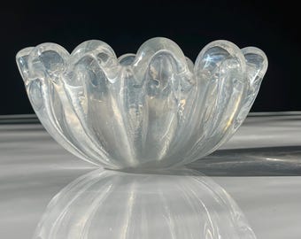 Signed Barovier Toso Murano Grosse Costolature or Clam Shell iridescent glass bowl