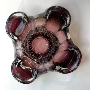 Murano handblown bullicante flower-shaped bowl in amethyst and clear glass image 7