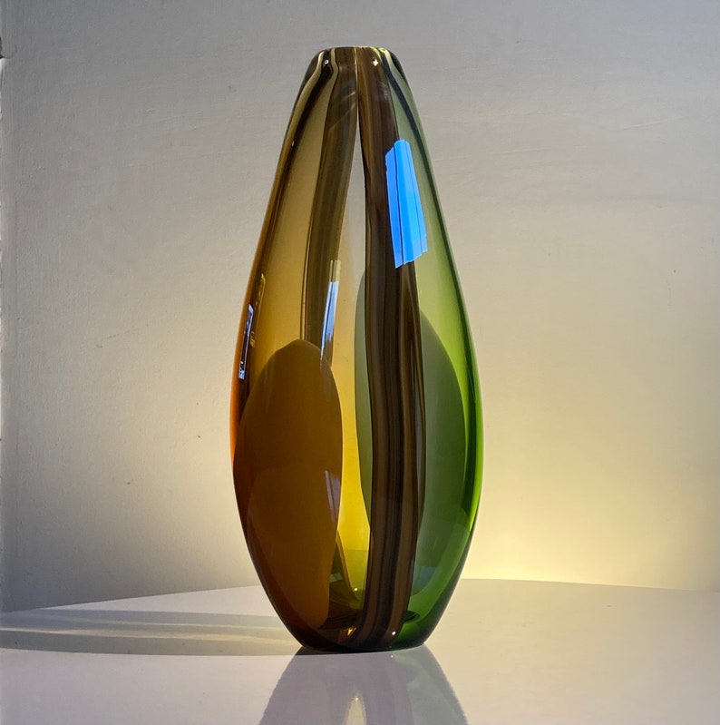 Contemporary modern glass vase image 2