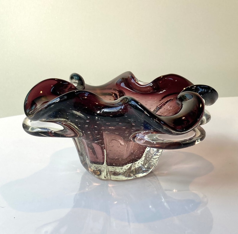 Murano handblown bullicante flower-shaped bowl in amethyst and clear glass image 1