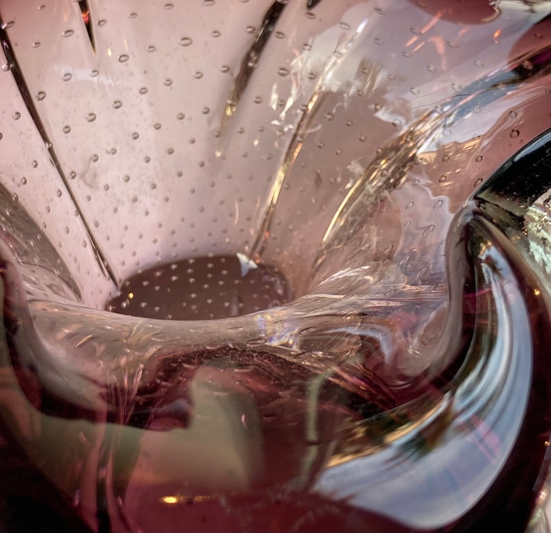 Murano handblown bullicante flower-shaped bowl in amethyst and clear glass image 4