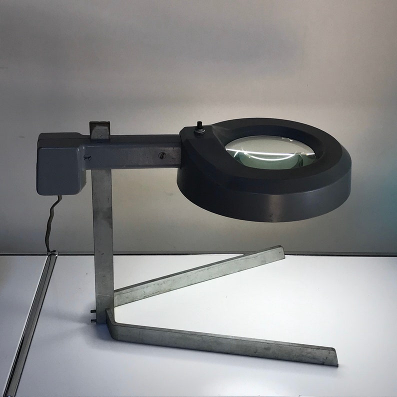 industrial magnifying lamp