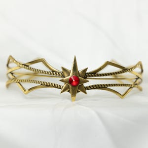 Corona de José en rojo y oro antiguo