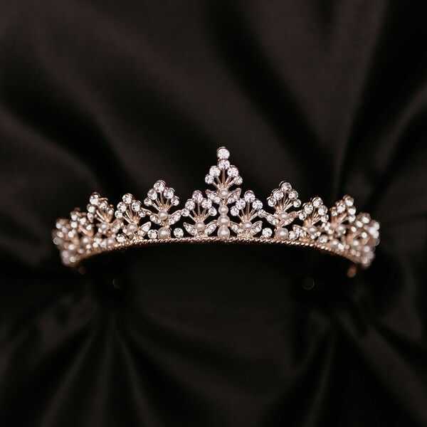 Piper's Tiara in Rose Gold With Pearl & Crystal Details