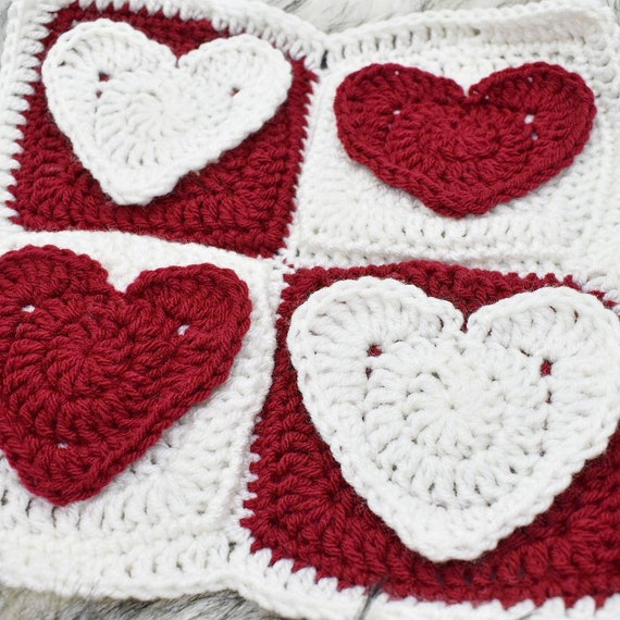 Does anyone know how to make this diagonal heart granny square? :  r/crochetpatterns
