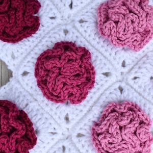 Digital Crochet pattern, Celosia flower granny square pattern, easy crochet pattern, granny square afghan block instructions
