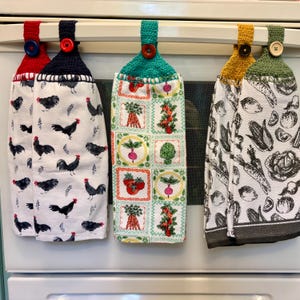 Hanging hand towel for kitchen, cottagecore decor button on crochet dishtowel with farmhouse chickens, horses, vintage geese, hedgehogs afbeelding 10
