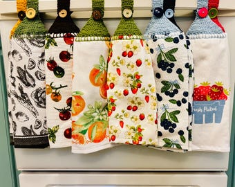 Paño de cocina colgante de ganchillo para asa de horno, botón para asa de horno de verduras en paño de cocina con decoración otoñal de tomate, arándano, guisantes y rábano