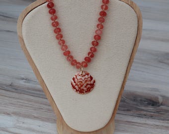 Pink Calico Scallop Shell Necklace | Handmade Coastal Beaded Necklace | Adjustable Beach Jewelry | Ocean-Inspired Summer Accessory