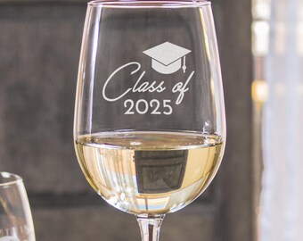 Calice da vino per la laurea 2025 - Calice da vino inciso, regalo per laureati, possibilità di aggiungere personalizzazione, bicchieri per laureati, design: CLASS
