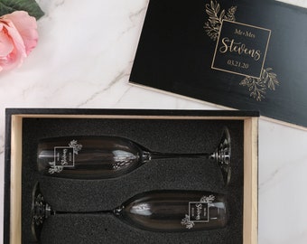 Personalized Champagne Flutes Gift Set, Etched Toasting Glasses with Engraved Box, Elegant Bar Glassware for Weddings, Design: L5