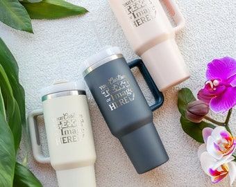 Personalisierter Becher mit Griff und Strohhalm, graviertem Edelstahl-Reisebecher, benutzerdefinierte Kaffeetasse, isoliertes Trinkgeschirr 40 Unzen, Design: CUSTOM