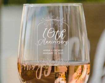 10th Anniversary Wine Glasses - Personalized Glass for Couples, 10 Year Anniversary Gifts, Design: A1
