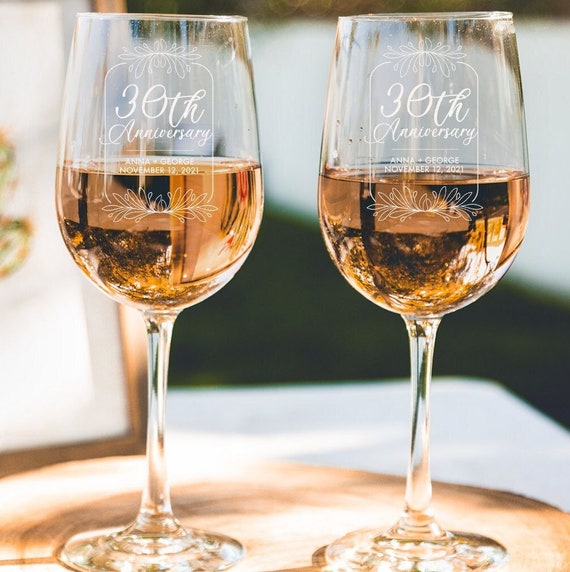 Bicchieri da vino personalizzati per il 30 anniversario di matrimonio  Vetreria acidata, regali per il 30 anniversario di matrimonio, design: A1 -   Italia