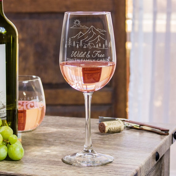 Bicchiere da vino personalizzato Montagne incise con testo