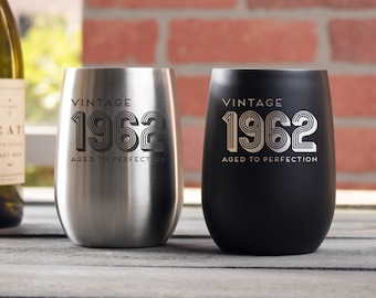 Taça de vinho personalizada para aniversário | Presente de aniversário em aço inoxidável gravado | Presente personalizado para mulheres que completam 40 anos, Design: BDAY8