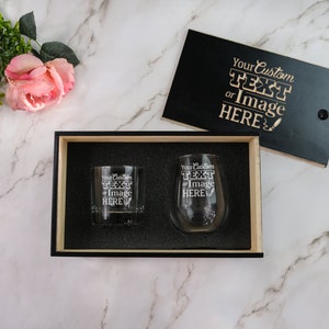 Wein & Whisky Geschenkset mit Gravur - Geschenkbox für Sie und Ihn | Individuelle Geschenke für Paare | Brautpaar Brille, Design: CUSTOM