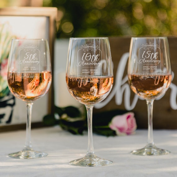 Bicchieri da vino personalizzati per anniversario Bicchieri personalizzati  e incisi per anniversario di matrimonio, design: A1 -  Italia
