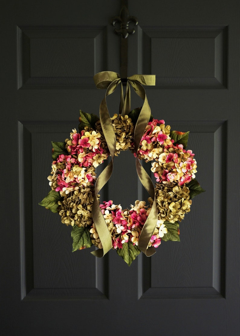 hydrangea-wreath-on-dark-door