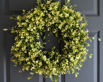 Spring Boxwood Eucalyptus Wreath with Ivy