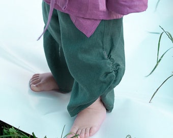 Linen pants with a puffed triangle pocket. Girls' pants with side gatherings. Many colors and sizes