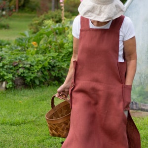 Linen cobbler garden apron. Full apron. Linen tabard. Garden dress apron. Many colors, regular and plus sizes. Gift for gardener. Chestnut