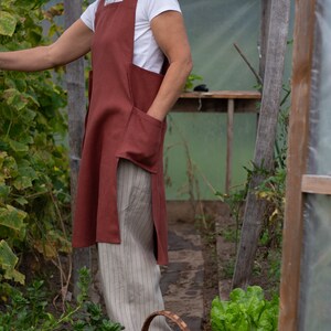 Linen cobbler garden apron. Full apron. Linen tabard. Garden dress apron. Many colors, regular and plus sizes. Gift for gardener. image 6