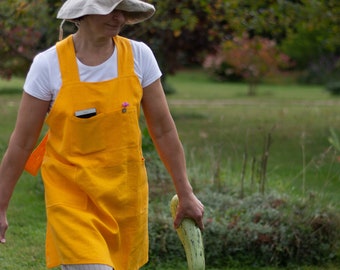 Linen cross back apron. Full pocket apron. Gardening apron. Harvest apron. Kitchen apron. Gift for gardener