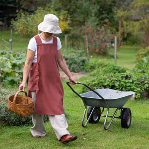 Linen cobbler garden apron. Full apron. Linen tabard. Garden dress apron. Many colors, regular and plus sizes. Gift for gardener. image 8