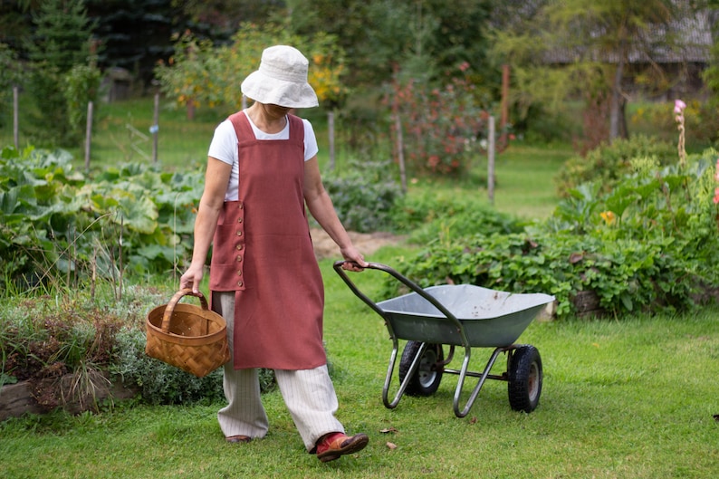 Linen cobbler garden apron. Full apron. Linen tabard. Garden dress apron. Many colors, regular and plus sizes. Gift for gardener. image 8