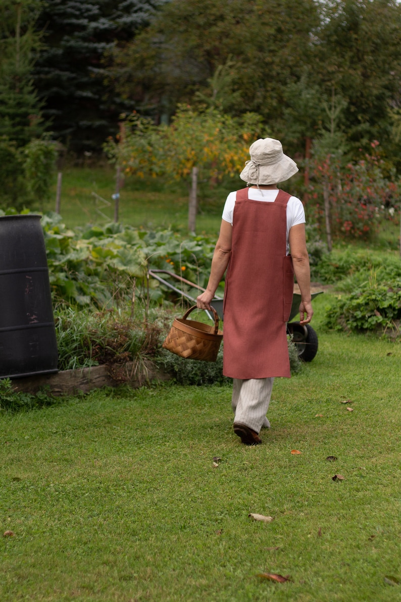 Linen cobbler garden apron. Full apron. Linen tabard. Garden dress apron. Many colors, regular and plus sizes. Gift for gardener. image 7