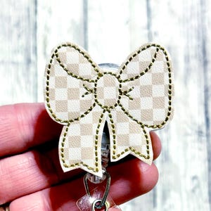 Checkered Bow Badge Reel, Tan Coquette Bow Badge Holder, Cute Bow Badge, Check Bow Girly Badge Gift, Nurse Bow Badge, Girly Coworker Gift